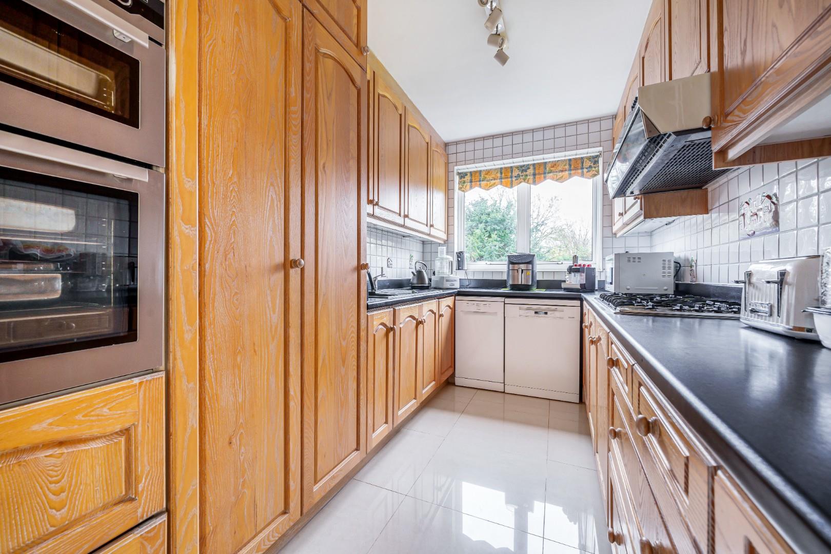 Park Grove, Edgware